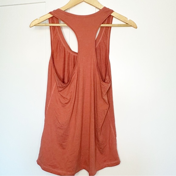 Vuori Lux Performance Tank Large Lychee Heathered Orange peach athletic workout - Picture 4 of 8